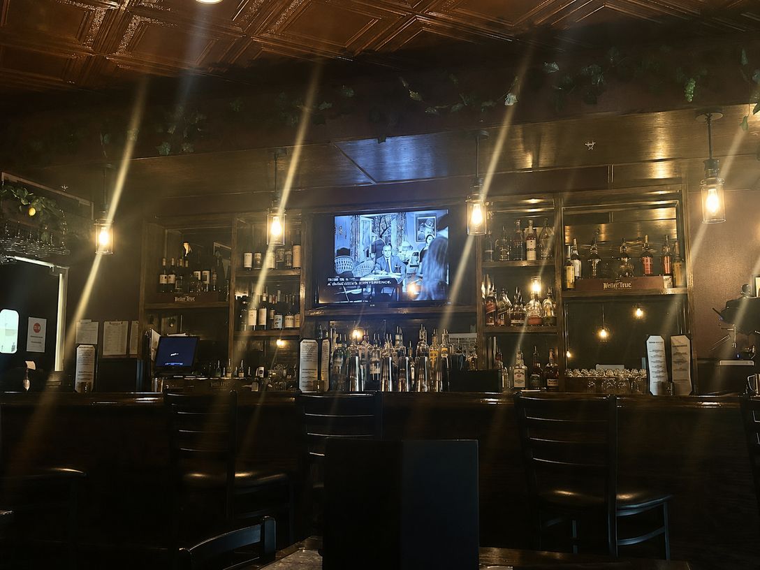 The dining room and bar at Sorriso